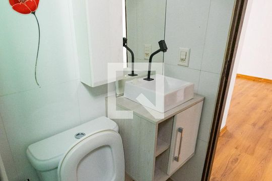 Banheiro de apartamento à venda com 2 quartos, 47m² em Itapoã, Belo Horizonte