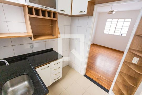 Cozinha de apartamento à venda com 2 quartos, 47m² em Itapoã, Belo Horizonte