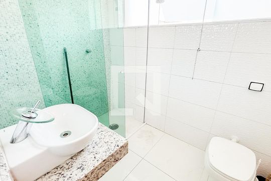 Banheiro de casa à venda com 3 quartos, 175m² em Vila Scarpelli, Santo André