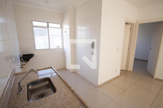 Cozinha de apartamento para alugar com 2 quartos, 42m² em Antonio Marincek, Ribeirão Preto