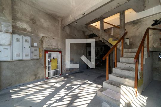 Garagem de casa à venda com 2 quartos, 200m² em Jardim das Palmas, São Paulo