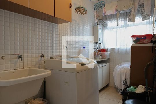 Área de serviço de casa à venda com 3 quartos, 262m² em Santa Teresinha, São Paulo