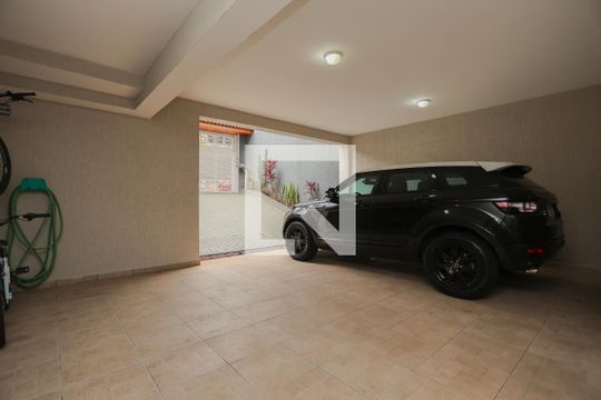 Garagem de casa à venda com 3 quartos, 262m² em Santa Teresinha, São Paulo
