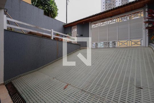 Quintal de casa à venda com 3 quartos, 262m² em Santa Teresinha, São Paulo