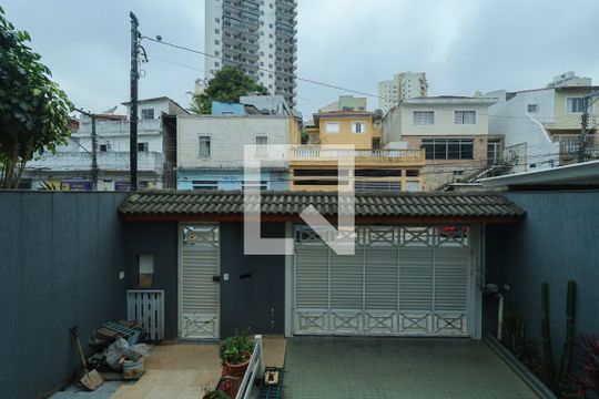 Vista da sala de estar de casa à venda com 3 quartos, 262m² em Santa Teresinha, São Paulo