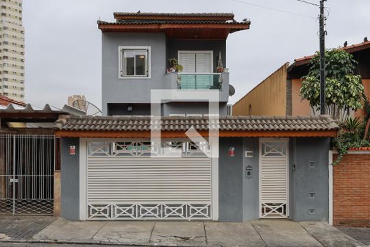 Fachada de casa à venda com 3 quartos, 262m² em Santa Teresinha, São Paulo