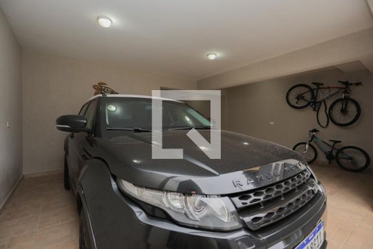 Garagem de casa à venda com 3 quartos, 262m² em Santa Teresinha, São Paulo