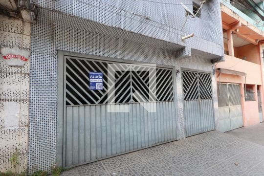 Fachada de casa à venda com 5 quartos, 210m² em Vila Prudente, São Paulo