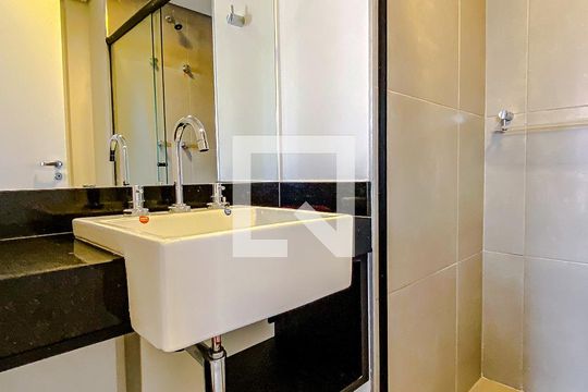 Banheiro de kitnet/studio para alugar com 1 quarto, 25m² em Vila Mariana, São Paulo
