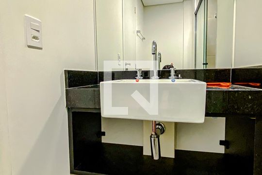Banheiro de kitnet/studio para alugar com 1 quarto, 25m² em Vila Mariana, São Paulo