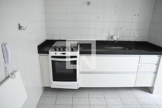 Cozinha de apartamento para alugar com 2 quartos, 64m² em Jardim Caiapiá, Cotia