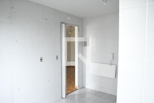 Cozinha e Área de Serviço de apartamento para alugar com 2 quartos, 64m² em Jardim Caiapiá, Cotia