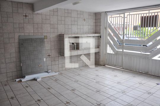 Garagem de casa para alugar com 3 quartos, 150m² em Chácara São João, São Paulo