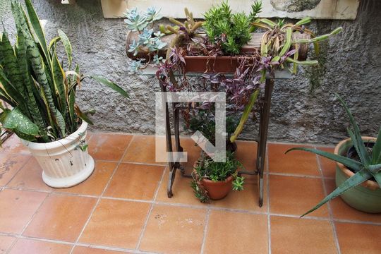 Sala  de casa à venda com 2 quartos, 163m² em Vila Vianelo, Jundiaí