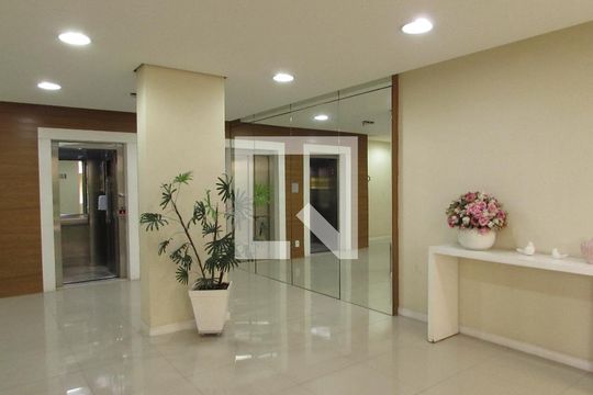 Área Comum - Hall de acesso de apartamento à venda com 3 quartos, 190m² em Jardim Arpoador, São Paulo