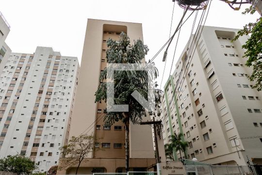 Fachada de apartamento para alugar com 1 quarto, 45m² em Brooklin Paulista, São Paulo