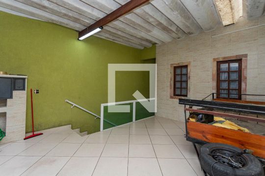 Garagem de casa à venda com 2 quartos, 120m² em Taboão, Diadema
