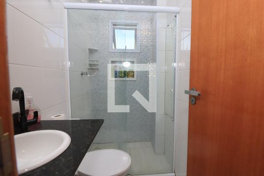 Banheiro de apartamento à venda com 2 quartos, 55m² em Vila Carrão, São Paulo