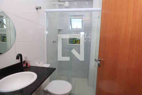 Banheiro de apartamento à venda com 2 quartos, 55m² em Vila Carrão, São Paulo