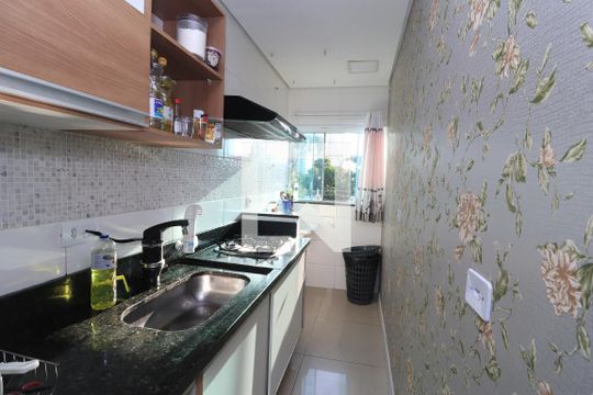 Cozinha de apartamento à venda com 2 quartos, 55m² em Vila Carrão, São Paulo