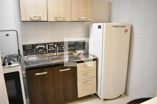 Cozinha de apartamento para alugar com 2 quartos, 37m² em Riacho 1, Brasília