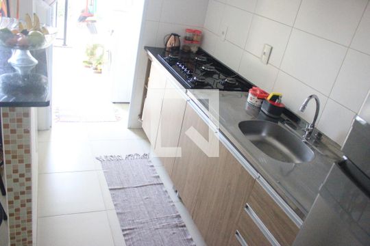 Cozinha de apartamento à venda com 2 quartos, 49m² em Taboão, Guarulhos