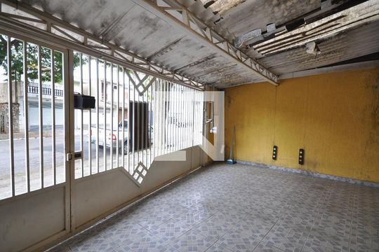 Garagem de casa à venda com 3 quartos, 200m² em Parque Edu Chaves, São Paulo
