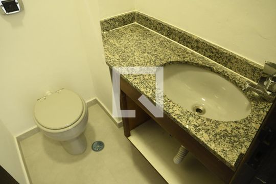 Lavabo de casa de condomínio para alugar com 6 quartos, 285m² em São Paulo Ii, Cotia