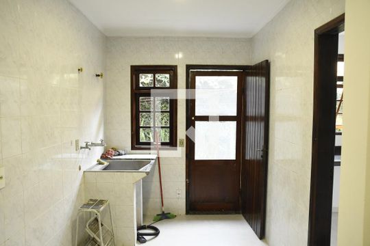 Área de Serviço de casa de condomínio para alugar com 6 quartos, 285m² em São Paulo Ii, Cotia