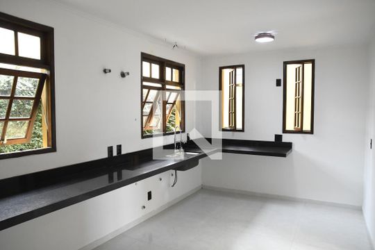 Cozinha de casa de condomínio para alugar com 6 quartos, 285m² em São Paulo Ii, Cotia