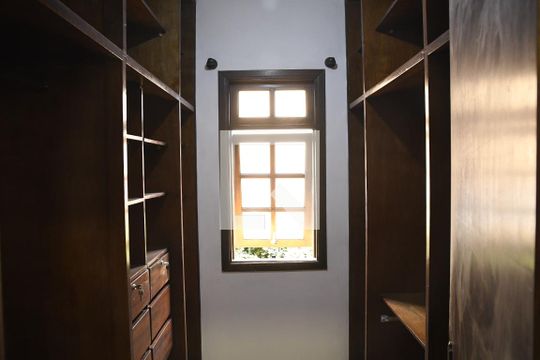 Closet de casa de condomínio para alugar com 6 quartos, 285m² em São Paulo Ii, Cotia