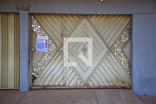 Fachada  de casa à venda com 3 quartos, 180m² em Chácaras Recreio São João, Goiânia