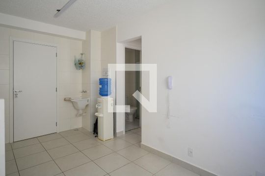 Sala/ Cozinha  de apartamento à venda com 2 quartos, 33m² em Parque Fongaro, São Paulo