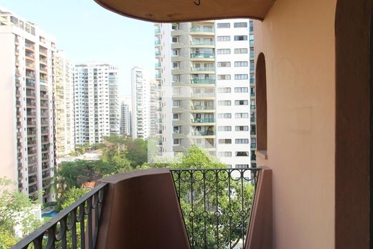 Varanda de apartamento à venda com 3 quartos, 210m² em Moema, São Paulo