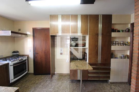 Cozinha de apartamento para alugar com 3 quartos, 210m² em Moema, São Paulo