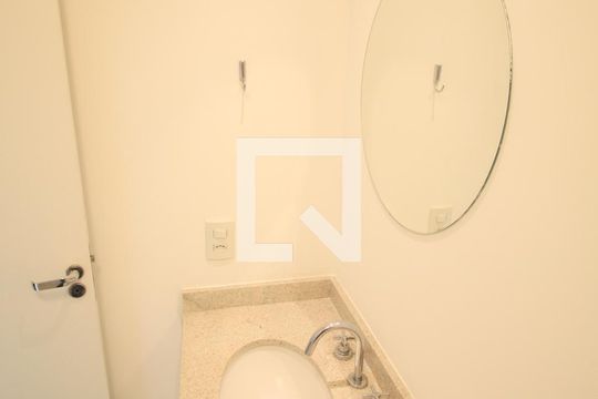 Banheiro de kitnet/studio para alugar com 1 quarto, 24m² em Belenzinho, São Paulo
