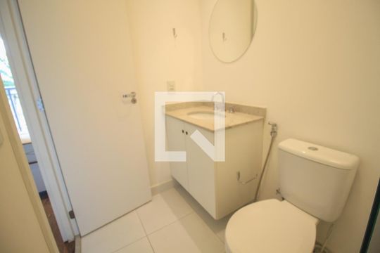 Banheiro de kitnet/studio para alugar com 1 quarto, 24m² em Belenzinho, São Paulo