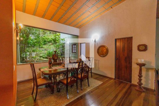 Sala de casa de condomínio à venda com 4 quartos, 550m² em Itanhangá, Rio de Janeiro