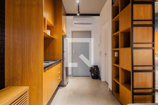 Cozinha de apartamento para alugar com 1 quarto, 50m² em Pinheiros, São Paulo