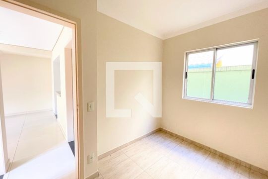 Quarto de apartamento à venda com 2 quartos, 58m² em Morro do Confisco, Contagem