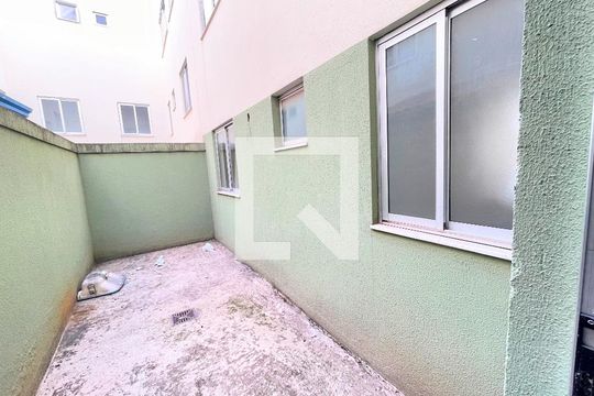 Área privativa de apartamento à venda com 2 quartos, 58m² em Morro do Confisco, Contagem