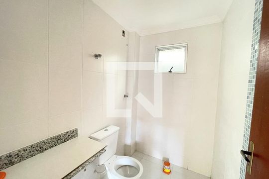 Banheiro de apartamento à venda com 2 quartos, 58m² em Morro do Confisco, Contagem