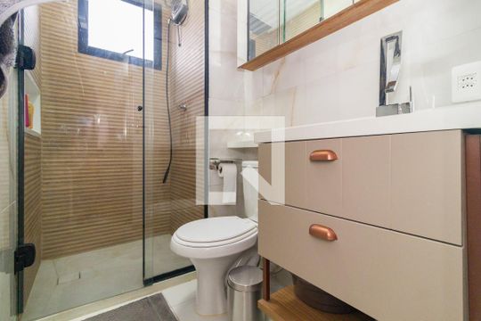 Banheiro de kitnet/studio para alugar com 1 quarto, 24m² em Cidade Jardim, São Paulo
