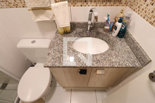 Banheiro de apartamento à venda com 2 quartos, 50m² em Barra Funda, São Paulo