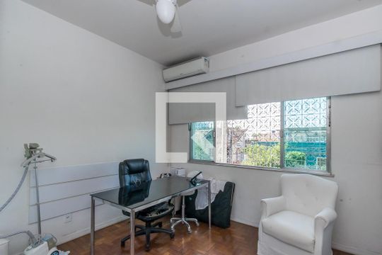 Casa frente - Quarto 1 de casa à venda com 5 quartos, 180m² em Olaria, Rio de Janeiro