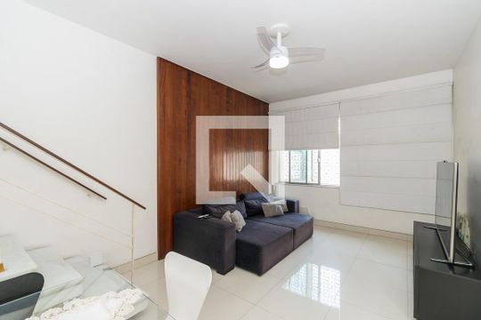 Casa à venda com 5 quartos, 180m² em Olaria, Rio de Janeiro