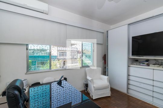 Casa frente - Quarto 1 de casa à venda com 5 quartos, 180m² em Olaria, Rio de Janeiro