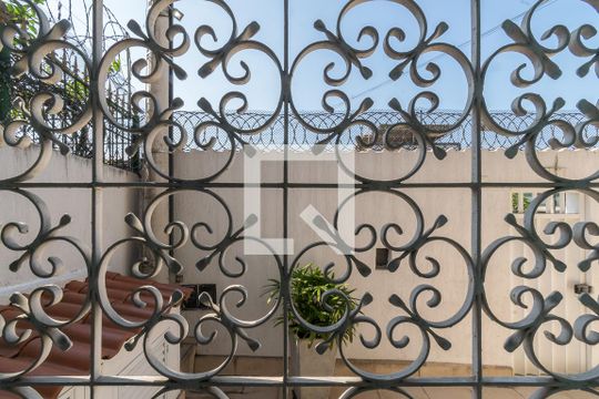 Casa frente - Vista da Sala de casa à venda com 5 quartos, 180m² em Olaria, Rio de Janeiro