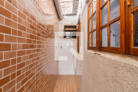 Corredor de casa à venda com 1 quarto, 60m² em Vila Ponte Rasa, São Paulo