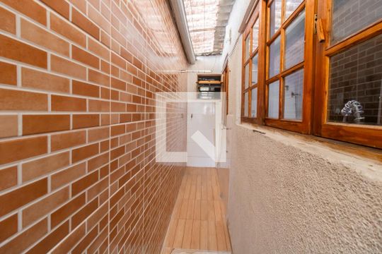 Corredor de casa à venda com 1 quarto, 60m² em Vila Ponte Rasa, São Paulo